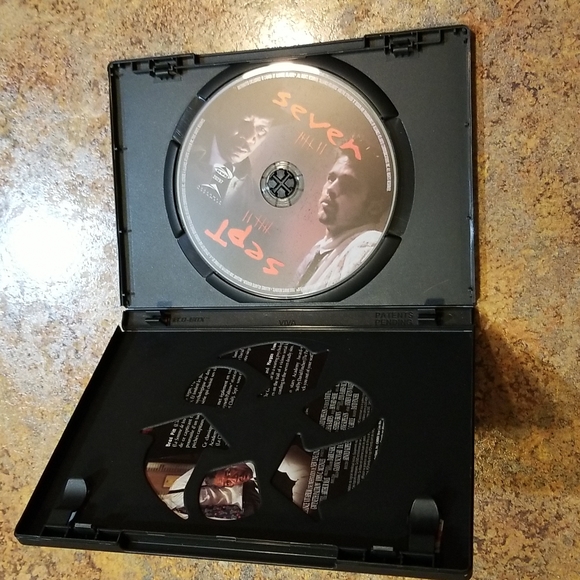 Seven movie DVD, EUC - Picture 2 of 3